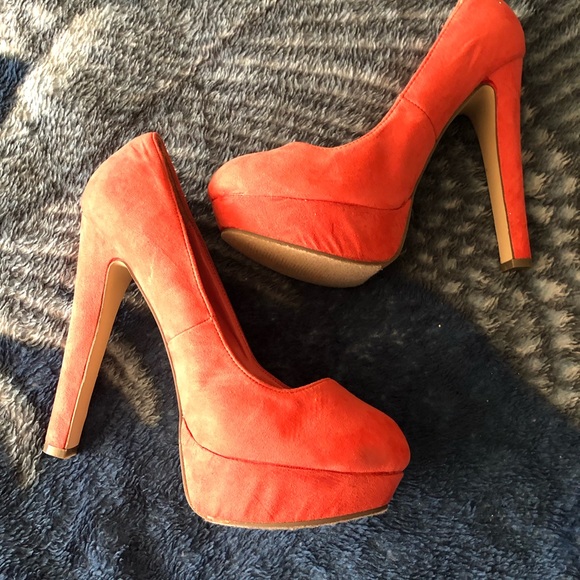 Heels - Picture 3 of 3